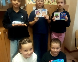 Mergaotes-ir-masinos