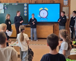 Pasauline-burnos-sveikatos-diena-–-edukacija-apie-dantuku-prieziura-1