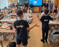 Pasauline-burnos-sveikatos-diena-–-edukacija-apie-dantuku-prieziura-2