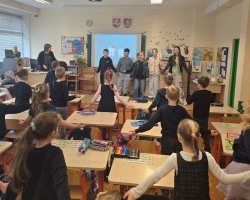 Pasauline-burnos-sveikatos-diena-–-edukacija-apie-dantuku-prieziura-3