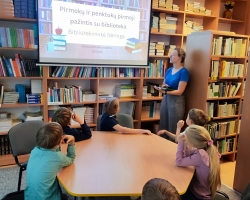 Pirmoku-ir-penktoku-susipazinimas-su-mokyklos-biblioteka-2